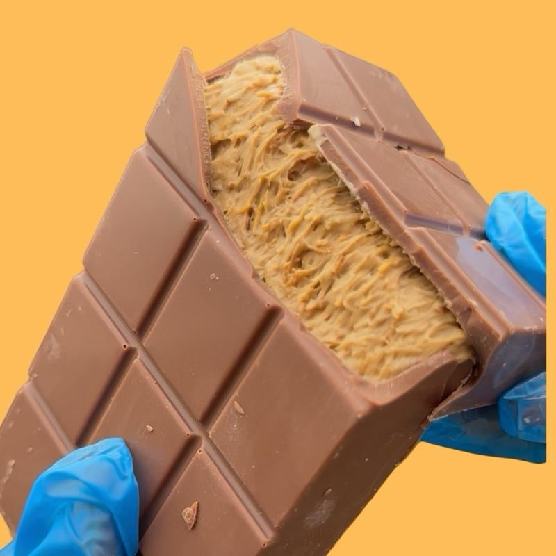 CURSED GOLD CRUNCH FILLED BAR